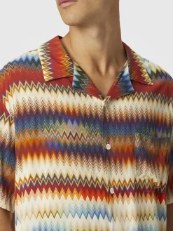 Bowling shirt with gradient micro zig zag print and breast pocket