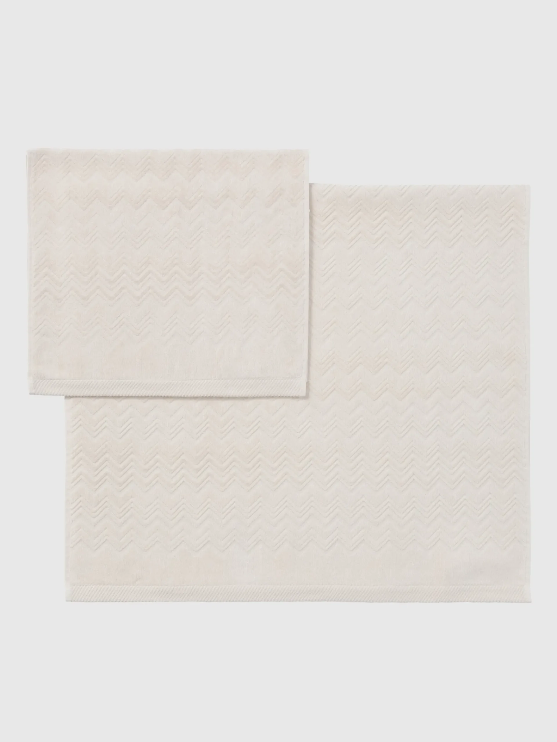 Chalk 2-piece bath towel set in cotton terry with zigzag pattern