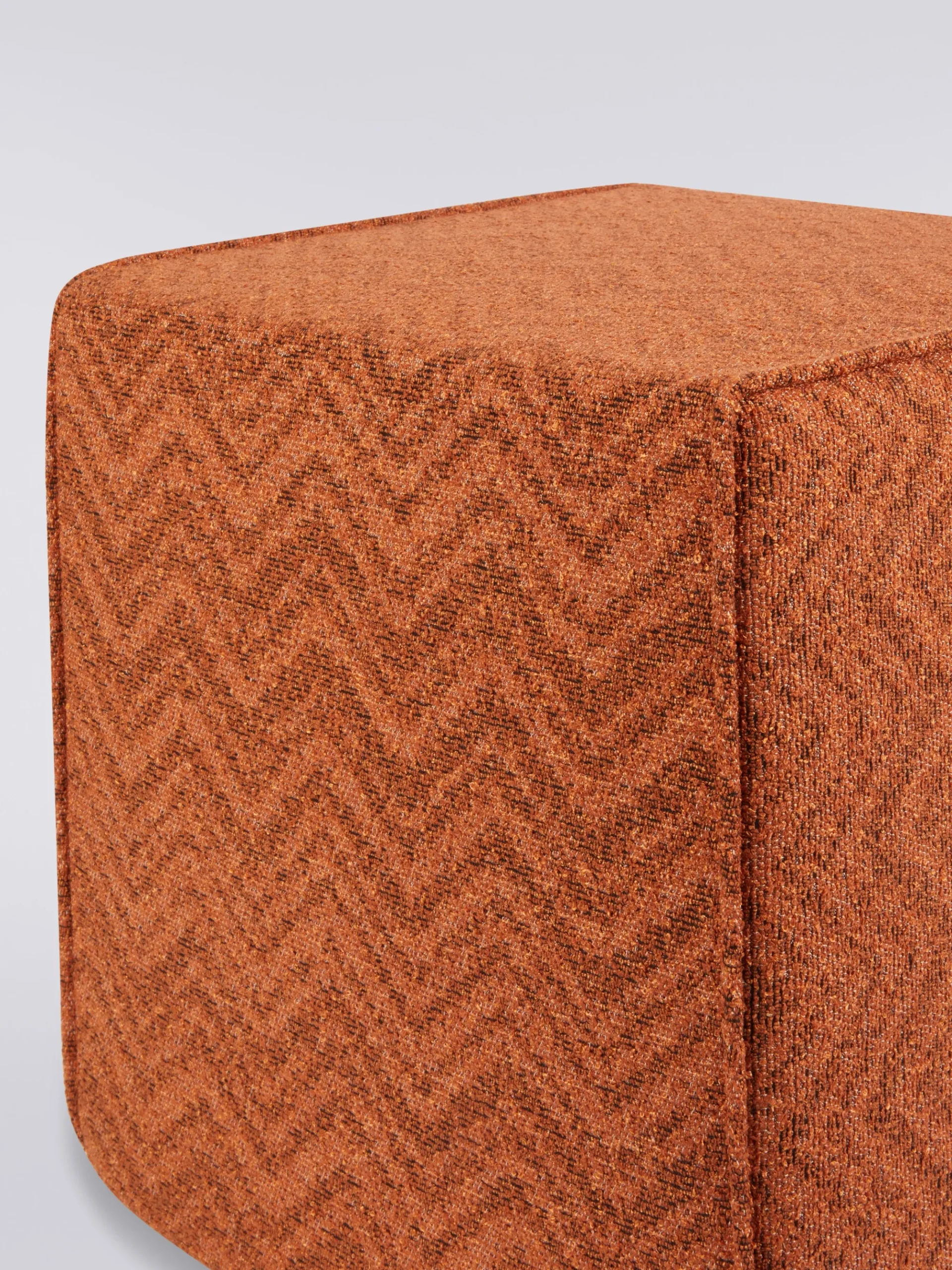 Columbia 40x40x40 cm chevron bouclé footstool cube