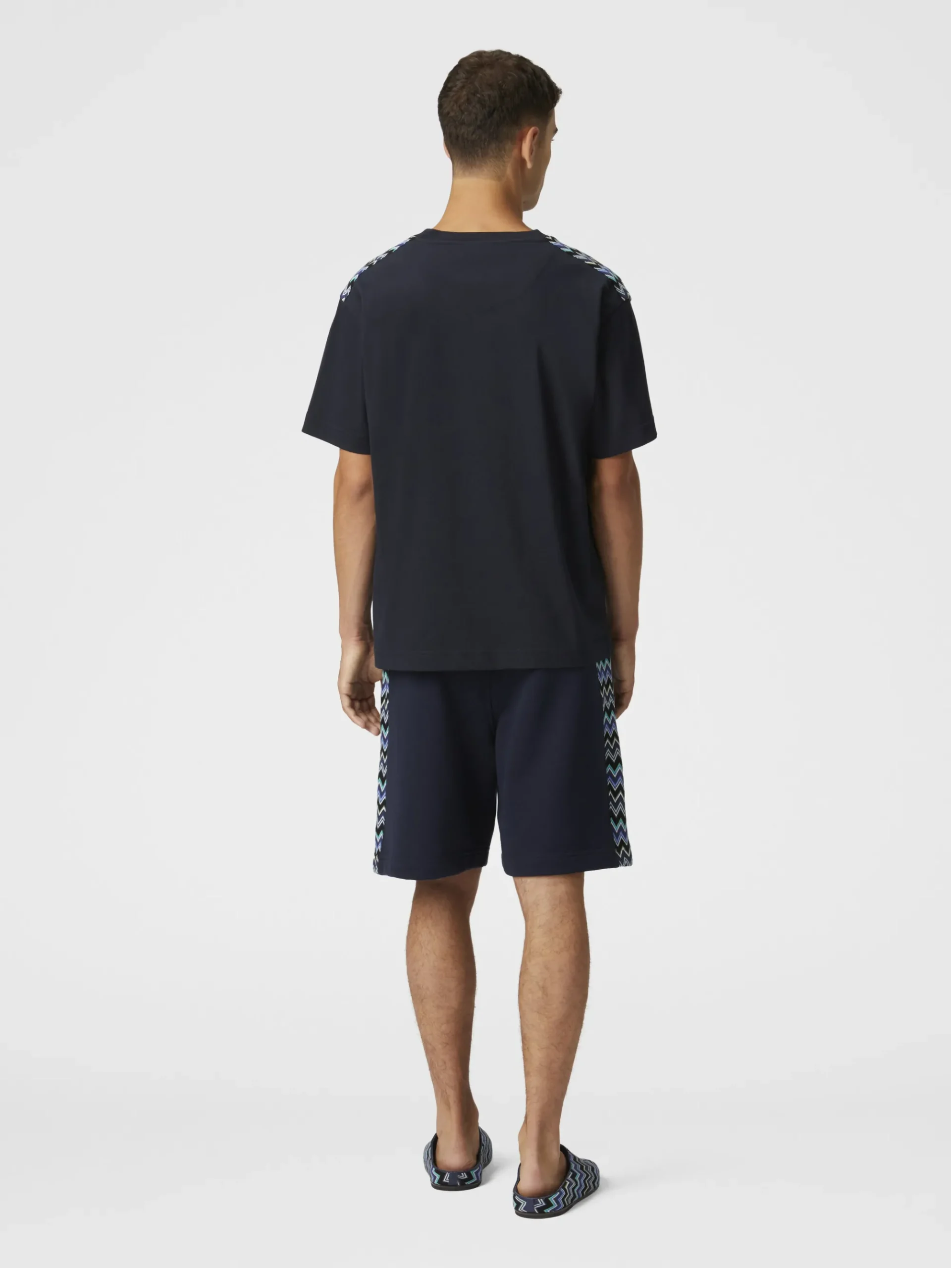 Cotton crewneck T-shirt with chevron inserts on the shoulders