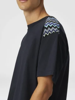 Cotton crewneck T-shirt with chevron inserts on the shoulders