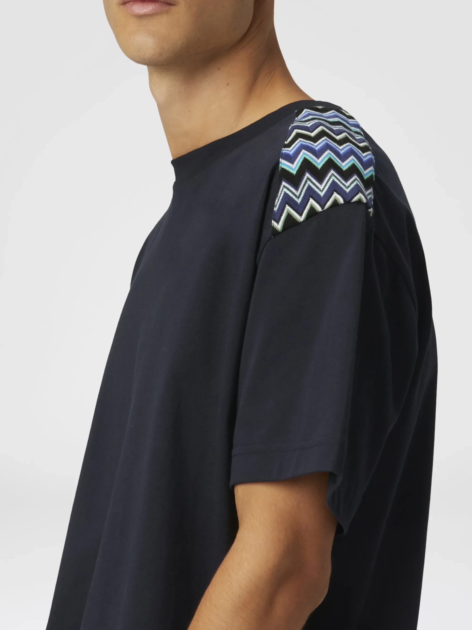 Cotton crewneck T-shirt with chevron inserts on the shoulders