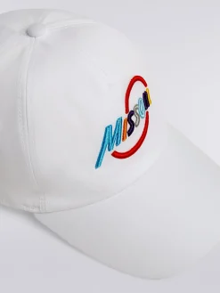 Cotton visor hat with multicoloured logo lettering