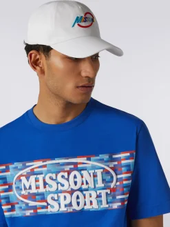 Cotton visor hat with multicoloured logo lettering