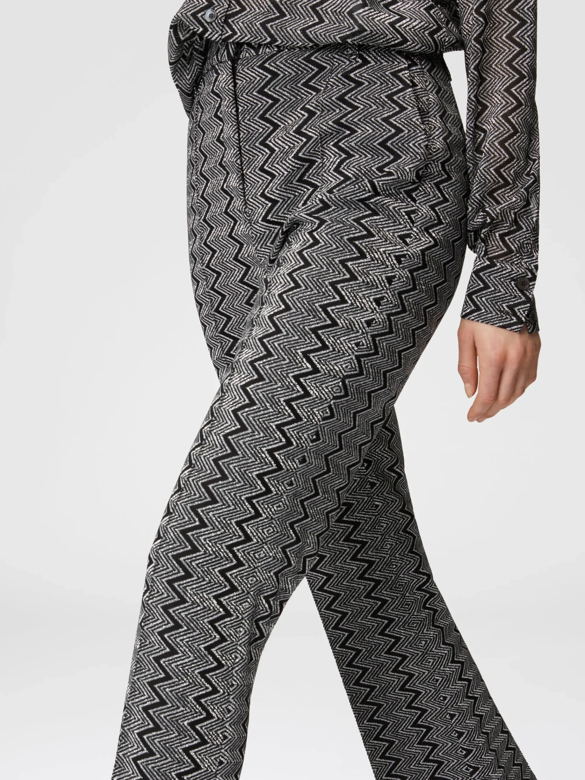 Cropped trousers with zig zag lamé motif