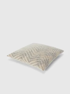 Dynamic bouclé cushion 50x50 cm