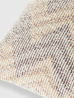 Dynamic bouclé cushion 50x50 cm