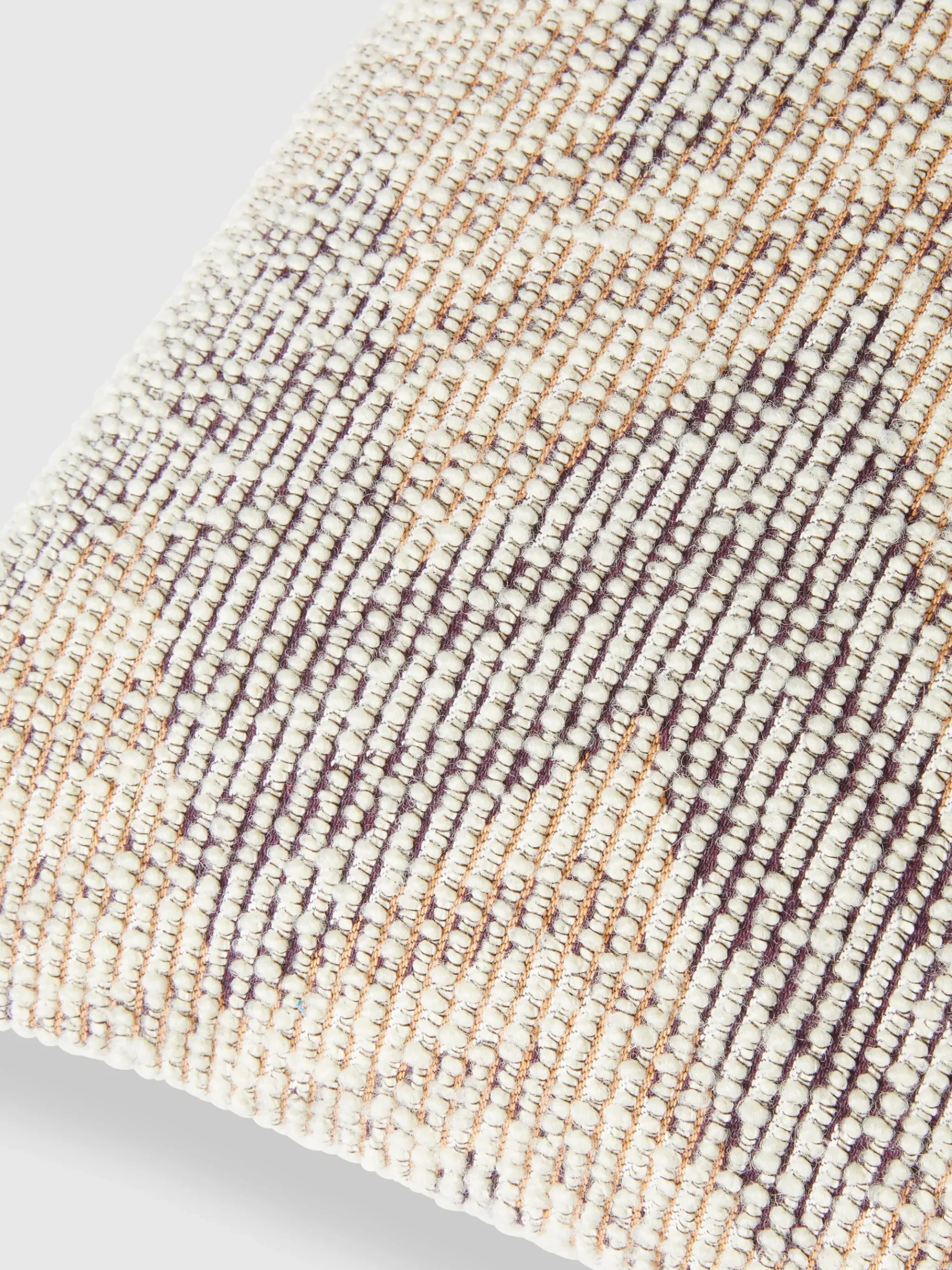 Dynamic bouclé cushion 50x50 cm