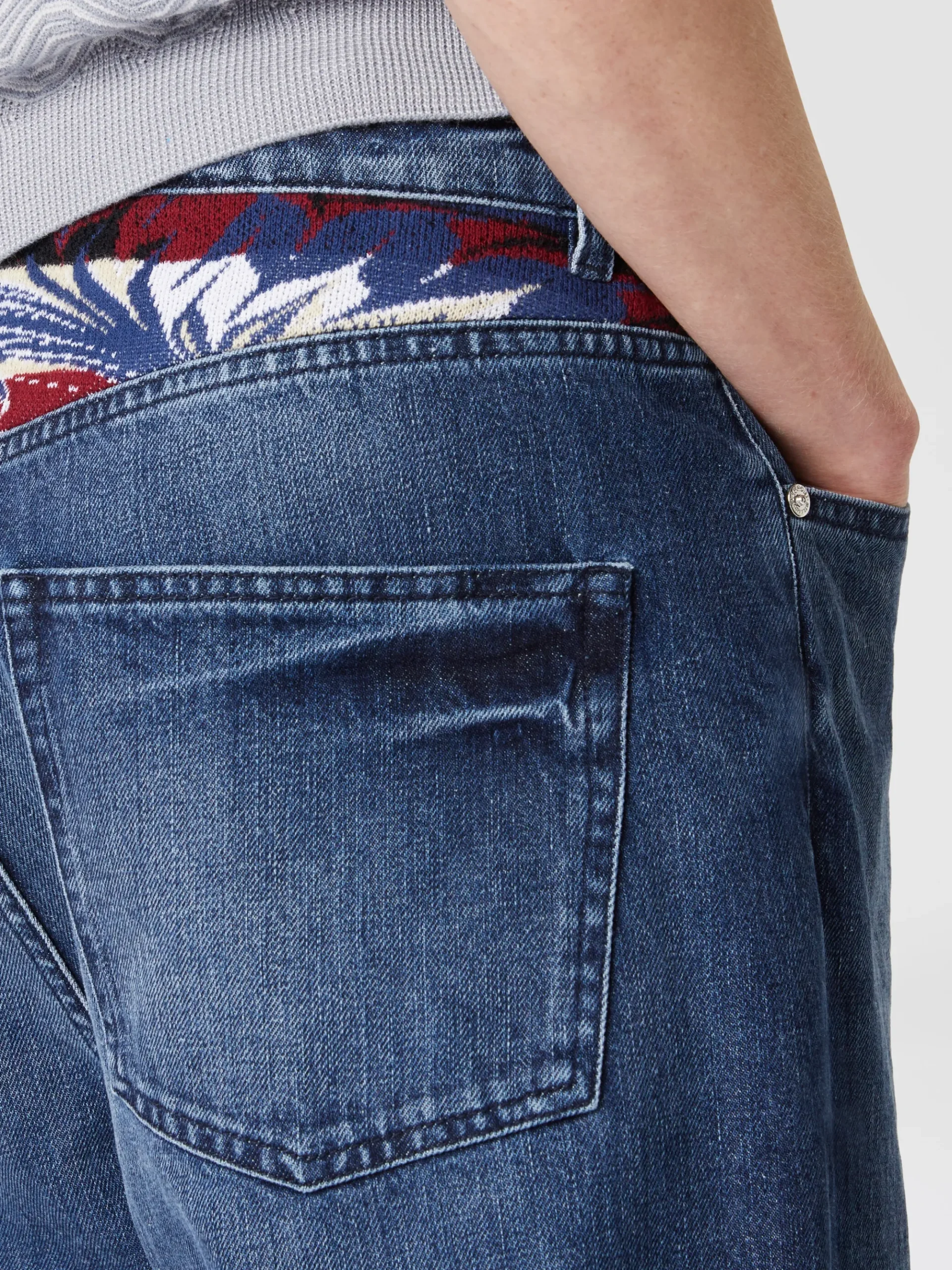 Five denim pockets with Venezia knit insert