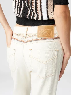 Five denim pockets with zigzag greek inserts