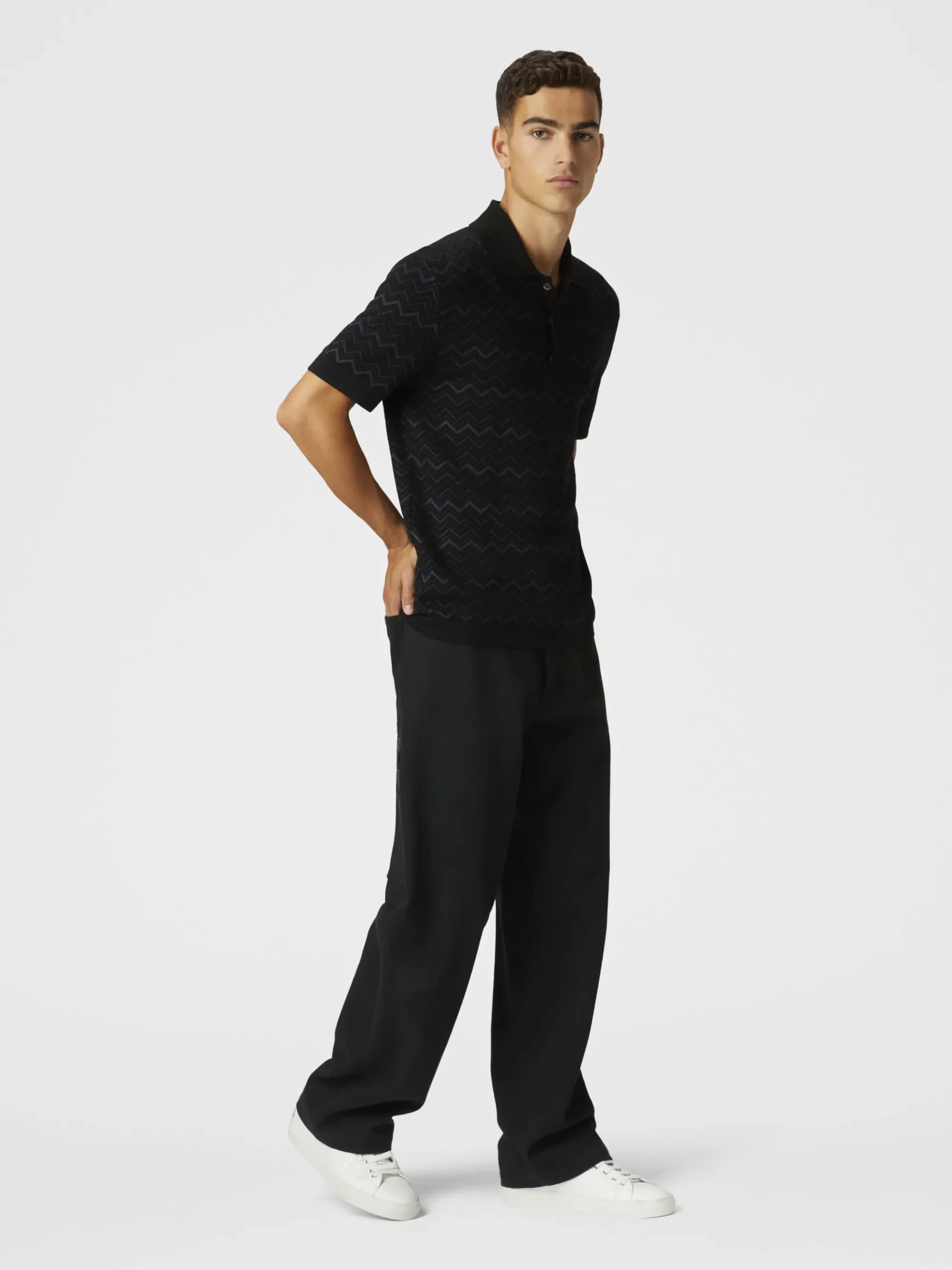 Knitted polo shirt in a cotton and viscose blend zigzag