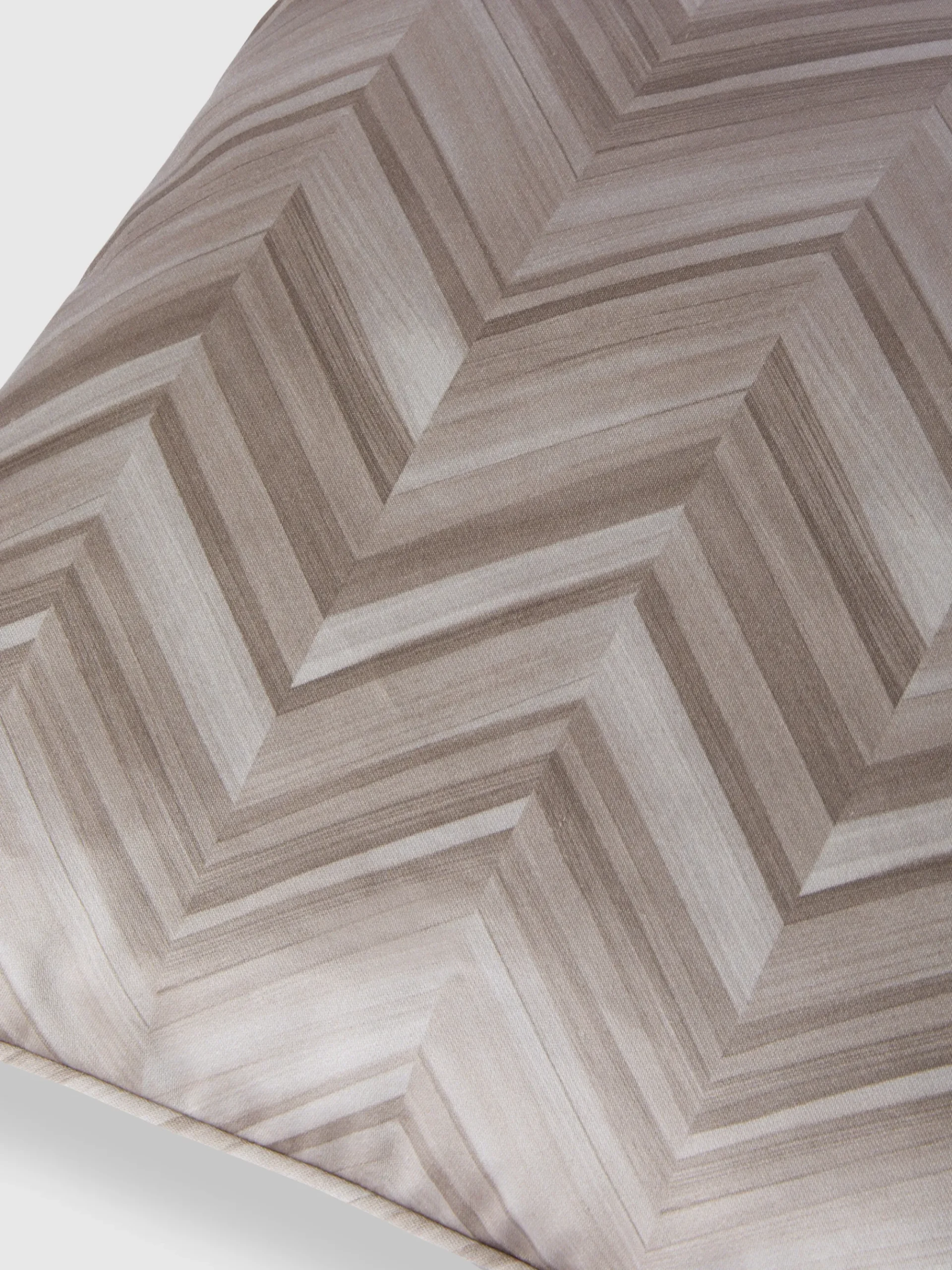 Layers 40x40 cm cotton sateen chevron cushion