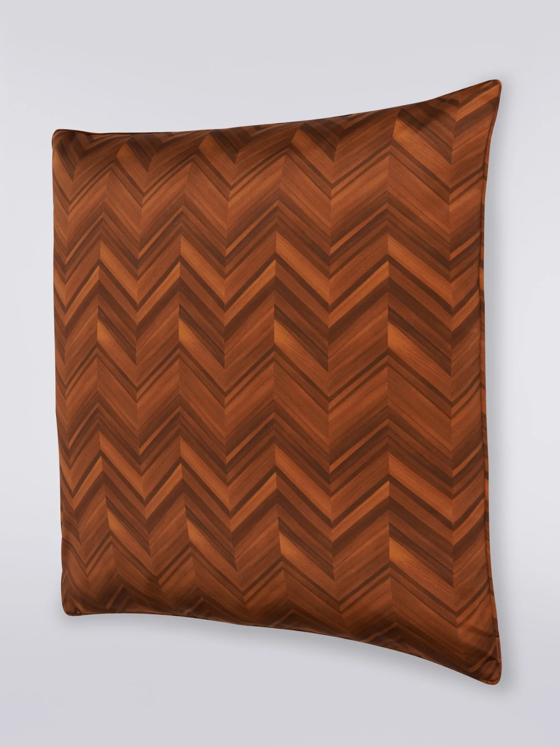 Layers 60x60 cm cotton sateen chevron cushion