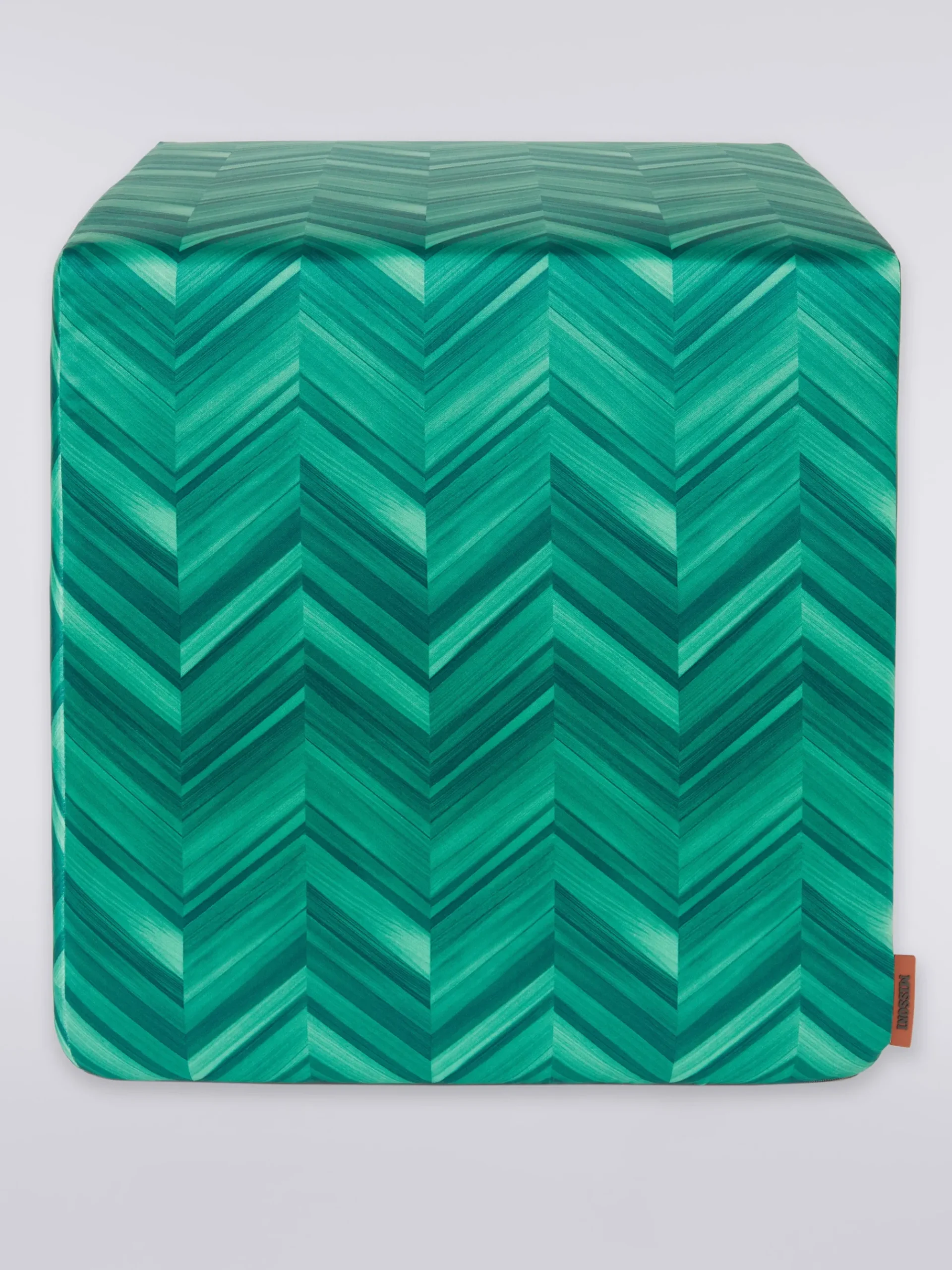 Layers 40x40x40 cm footstool cube in chevron cotton sateen