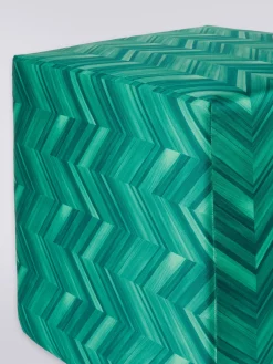 Layers 40x40x40 cm footstool cube in chevron cotton sateen
