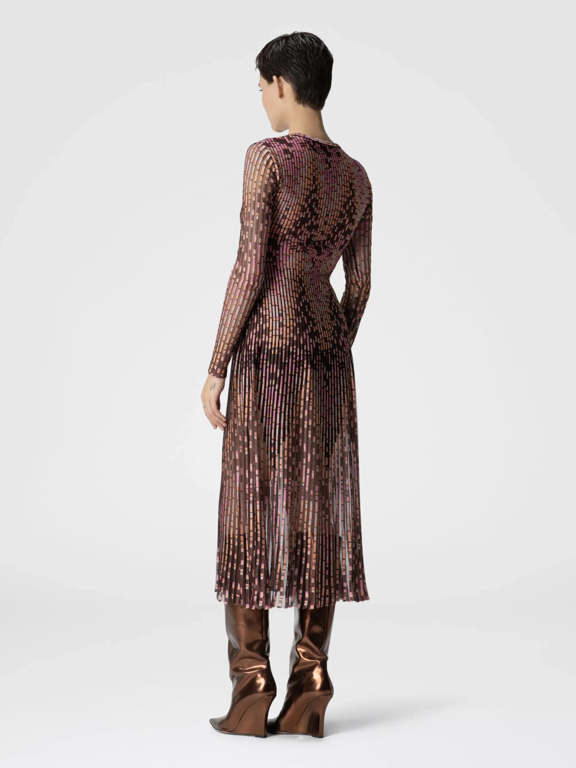 Long dress with partial zigzag pattern