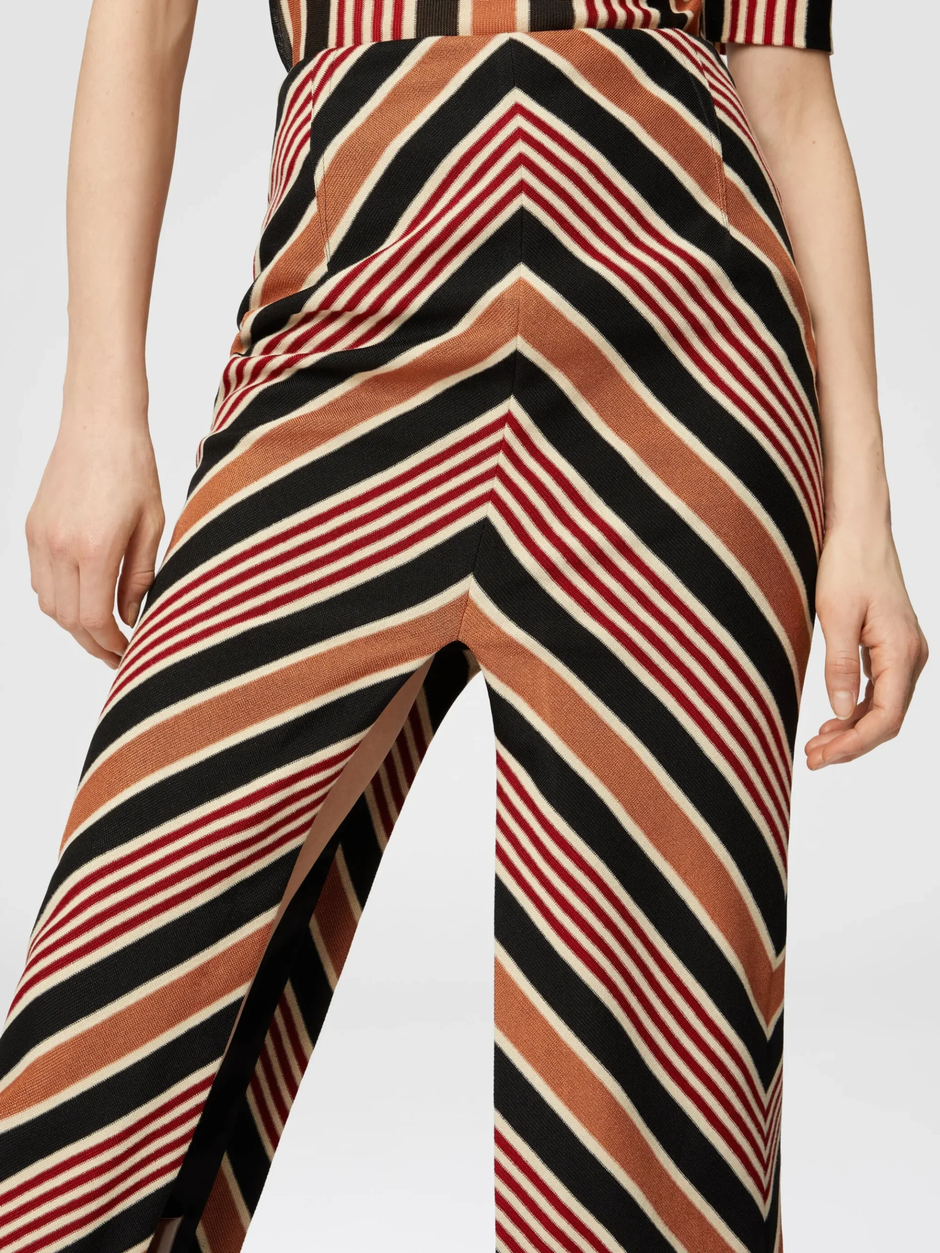 Long skirt with mazxi-slit in cotton and viscose