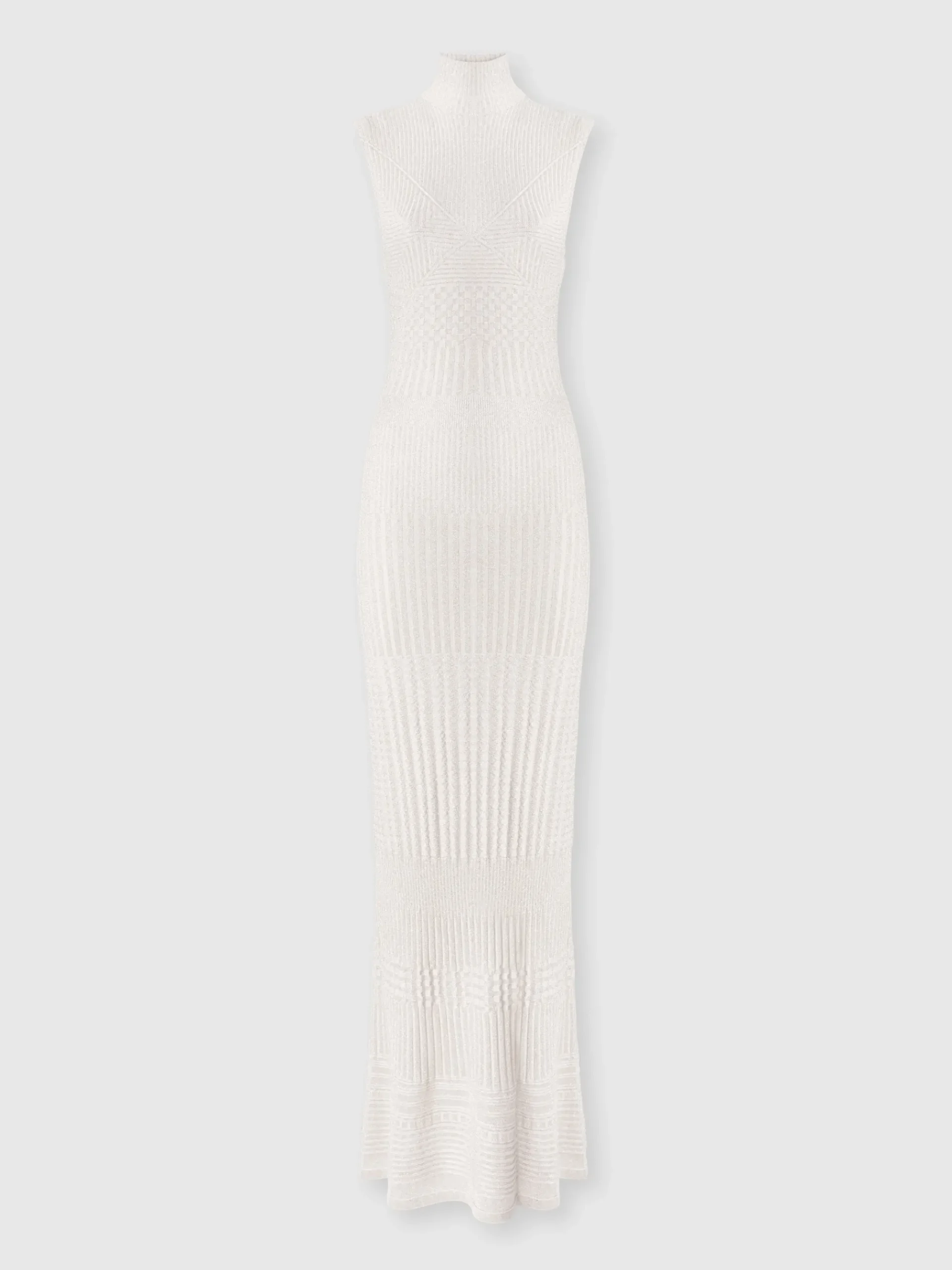 Long sleeveless dress with bare back