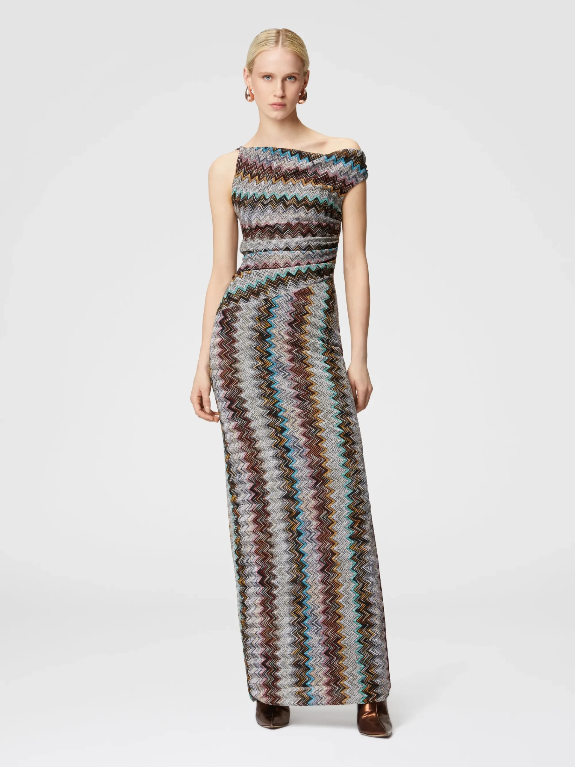 Long zigzag lamé dress with asymmetrical neckline