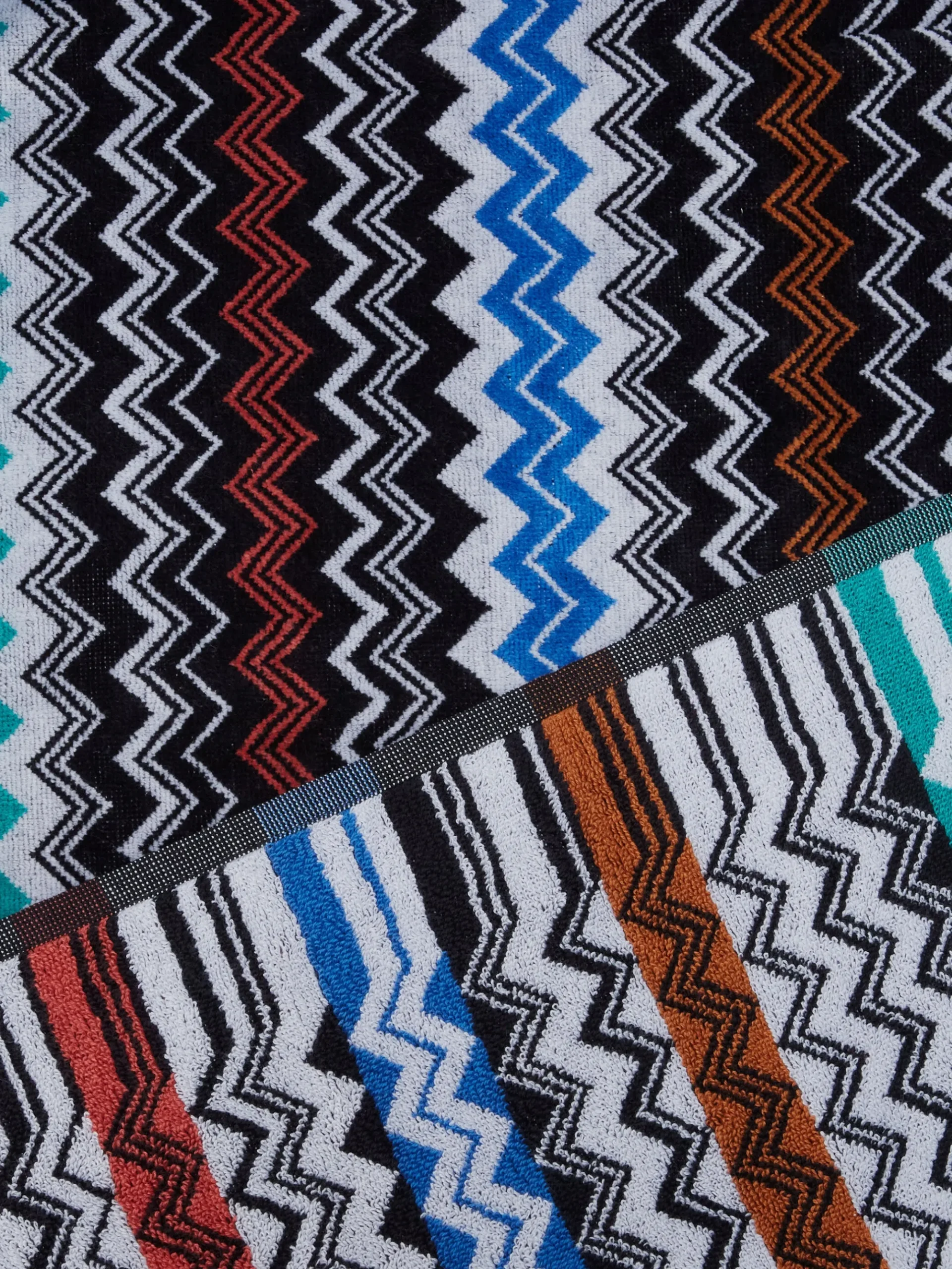 Neoclassic 150x100 cm beach towel in zigzag cotton terry