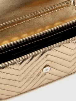 On-chain wallet in zig zag leather