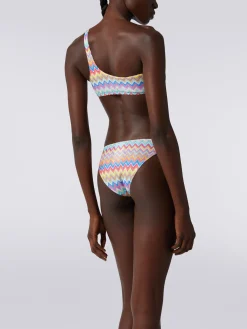 One-shoulder bikini with zigzag print