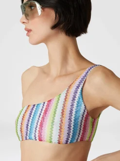 One-shoulder bikini with zig zag print