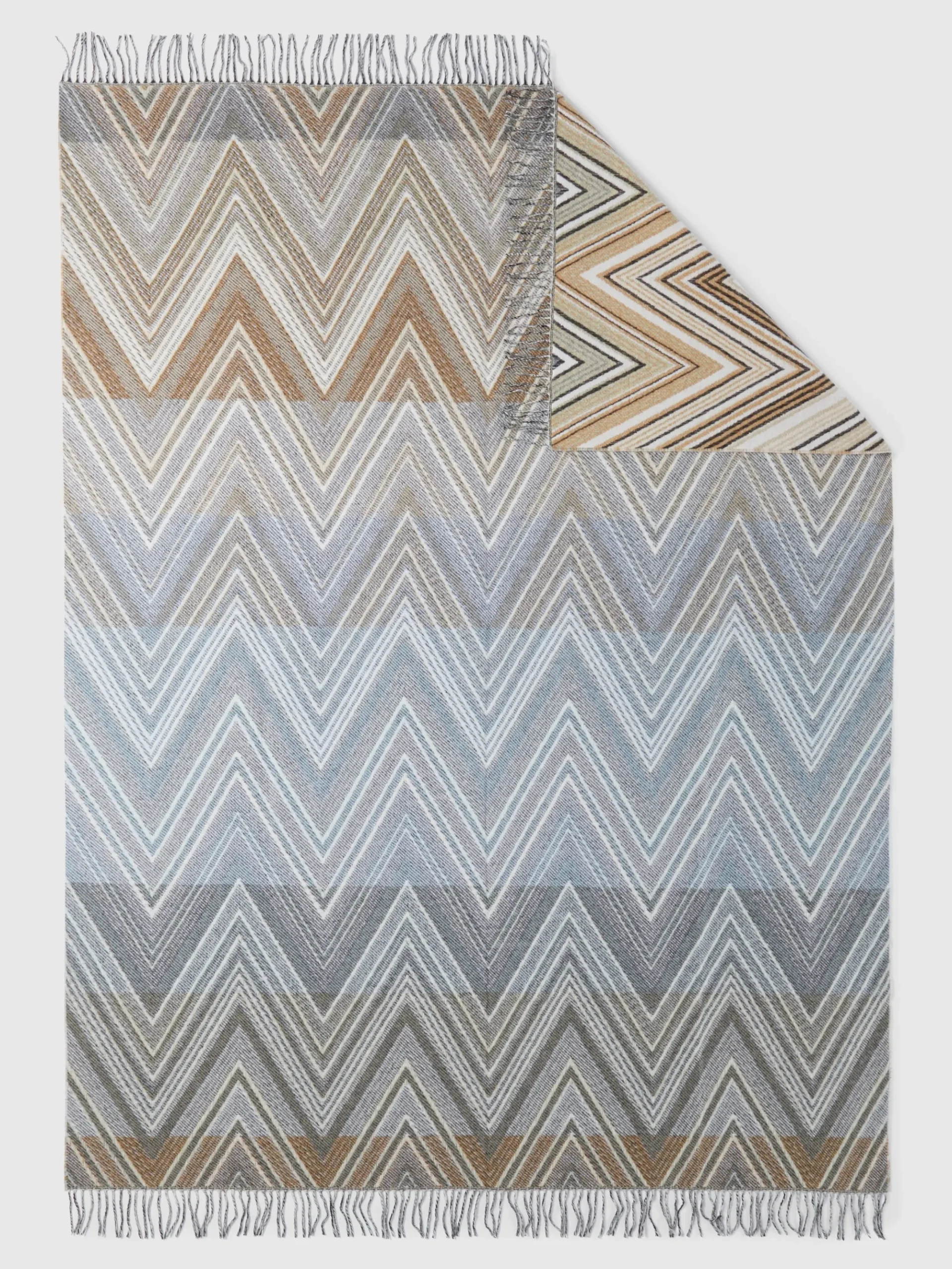 Plaid blanket 130x190 cm chevron wool blend with fringes