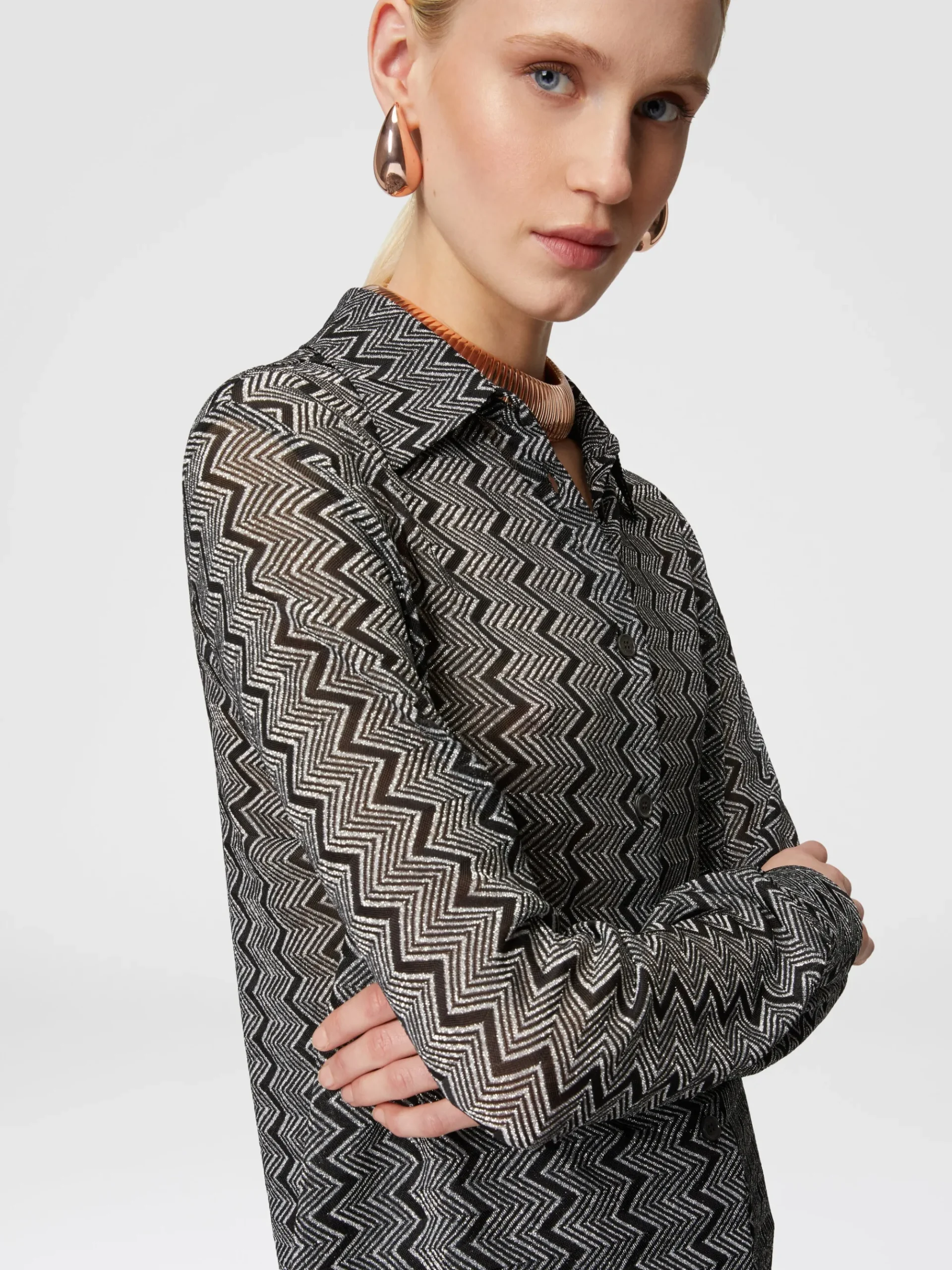 Shirt with zig zag lamé pattern