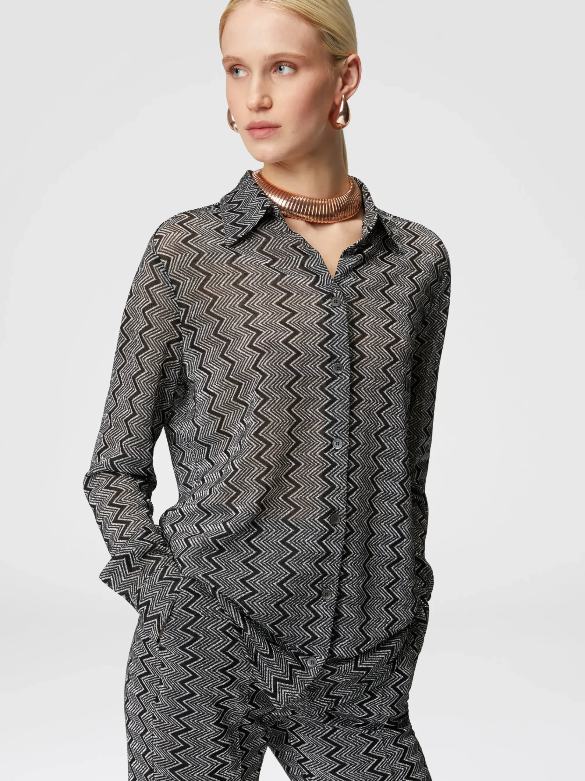 Shirt with zig zag lamé pattern