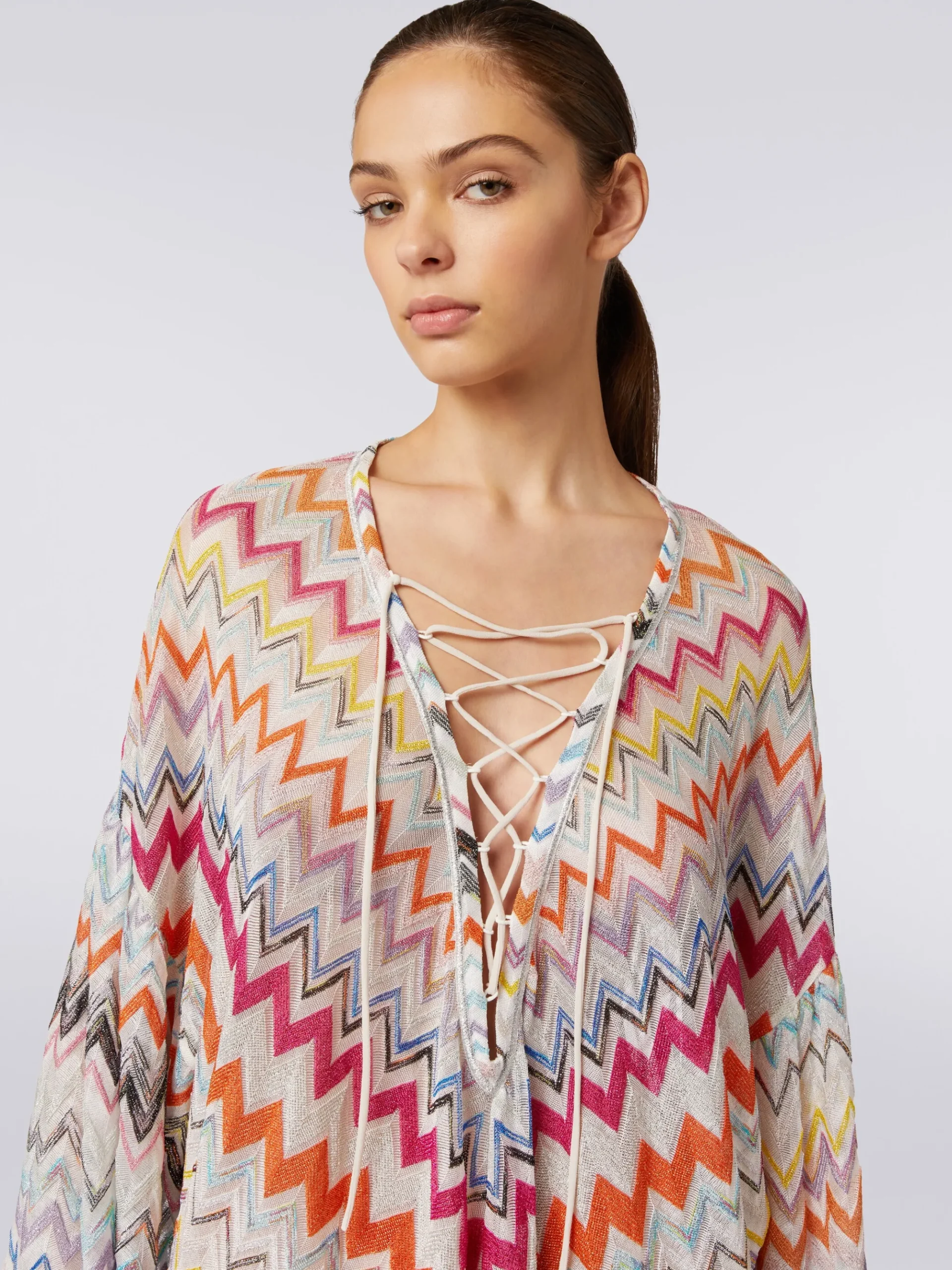 Short cover-up kaftan with zigzag pattern and lurex