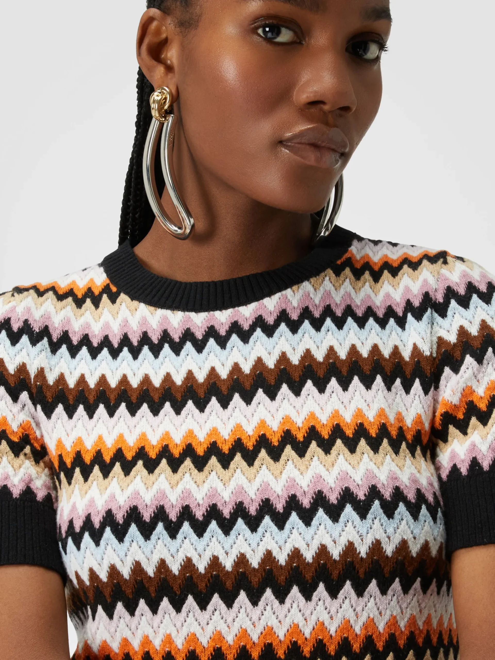 Short-sleeved crewneck pullover in zigzag wool