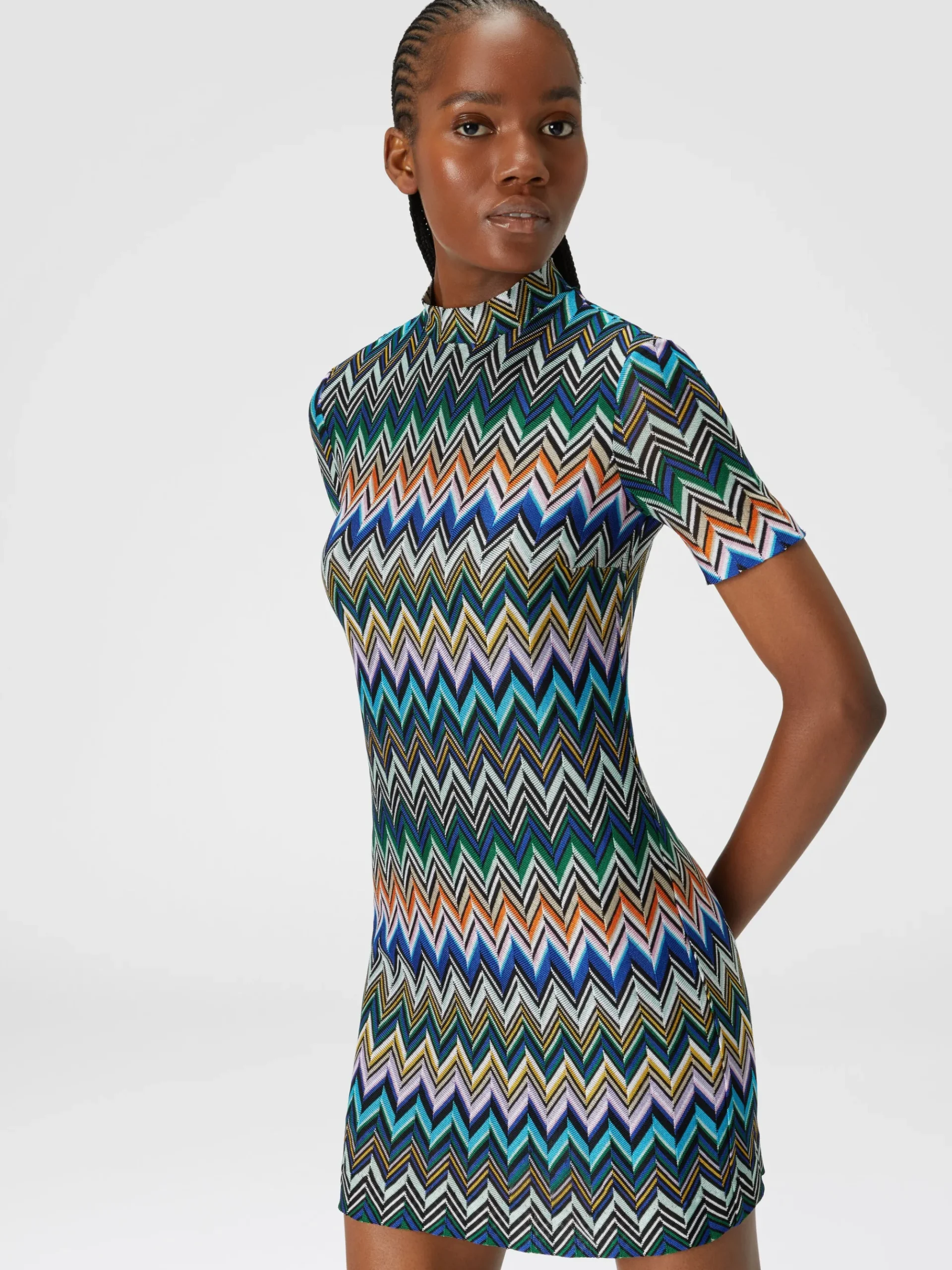 Short-sleeved mini-dress in zig zag viscose