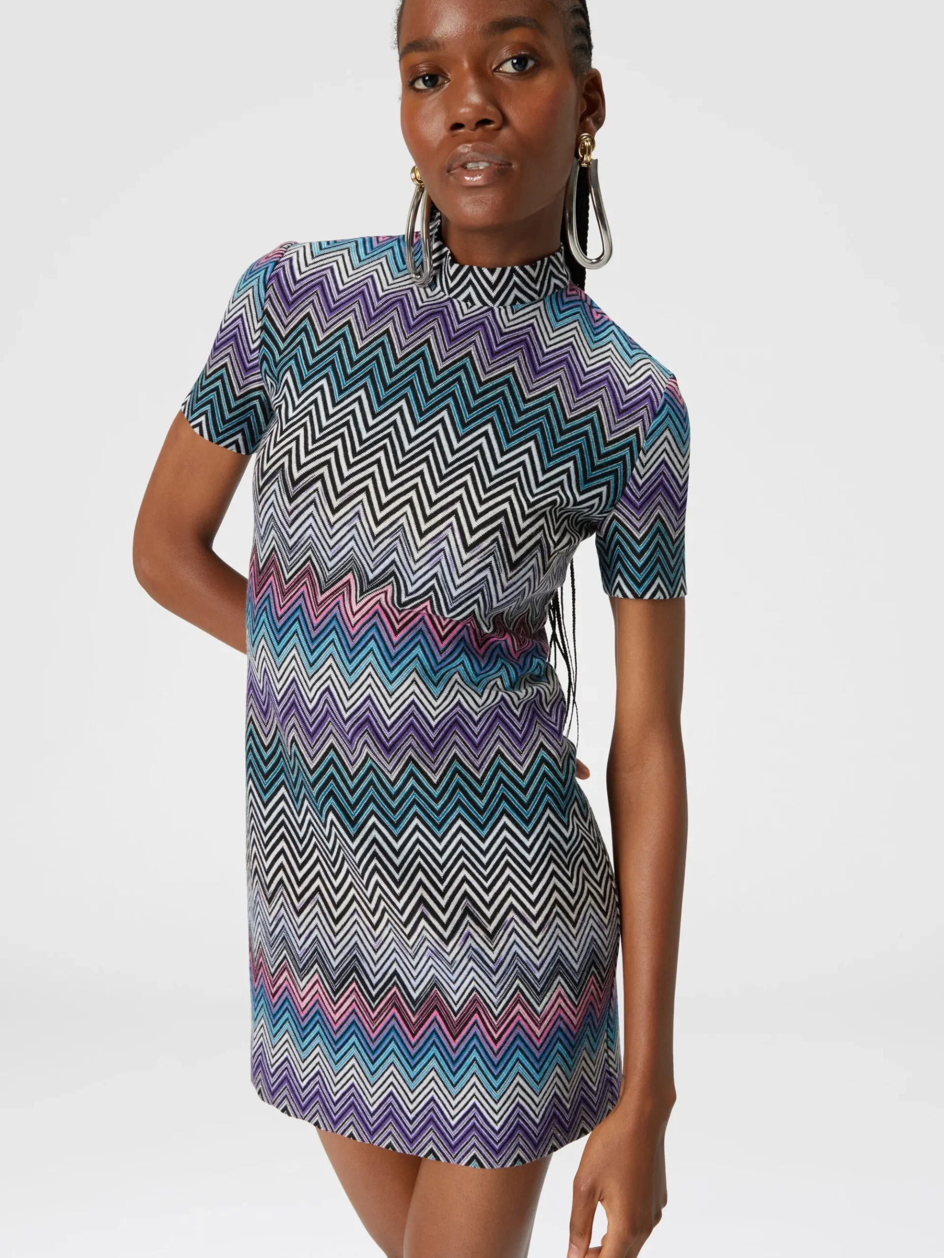Short-sleeved mini-dress in zigzag wool