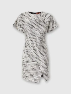 Short-sleeved mini-dress with Greek lamé motif and slit
