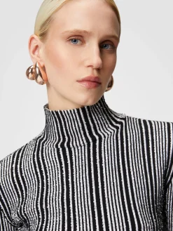 Short-sleeved striped turtleneck with sequins