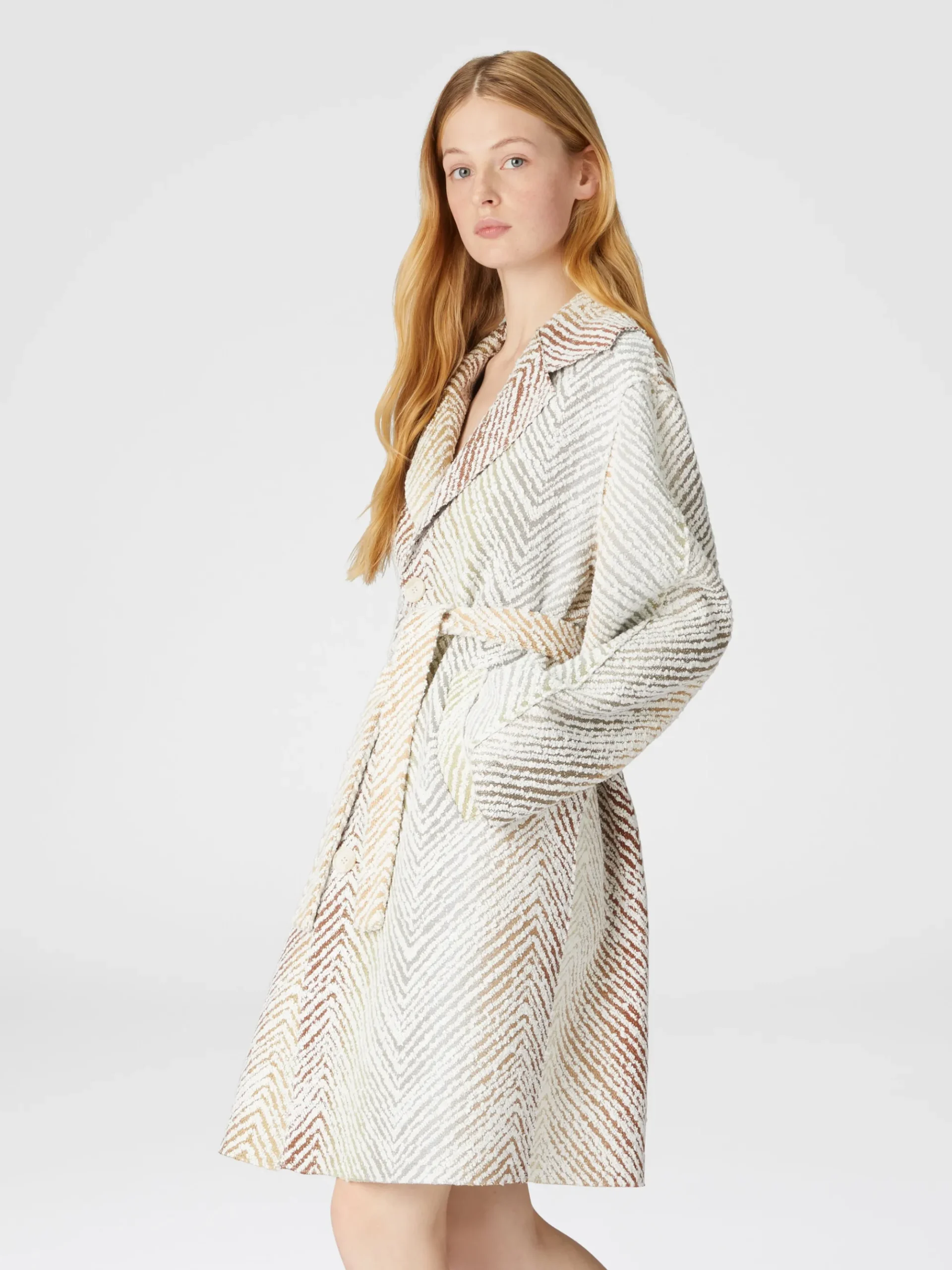 Single-breasted coat in fabric with 3D zig zag pattern