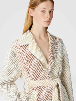 Single-breasted coat in fabric with 3D zig zag pattern