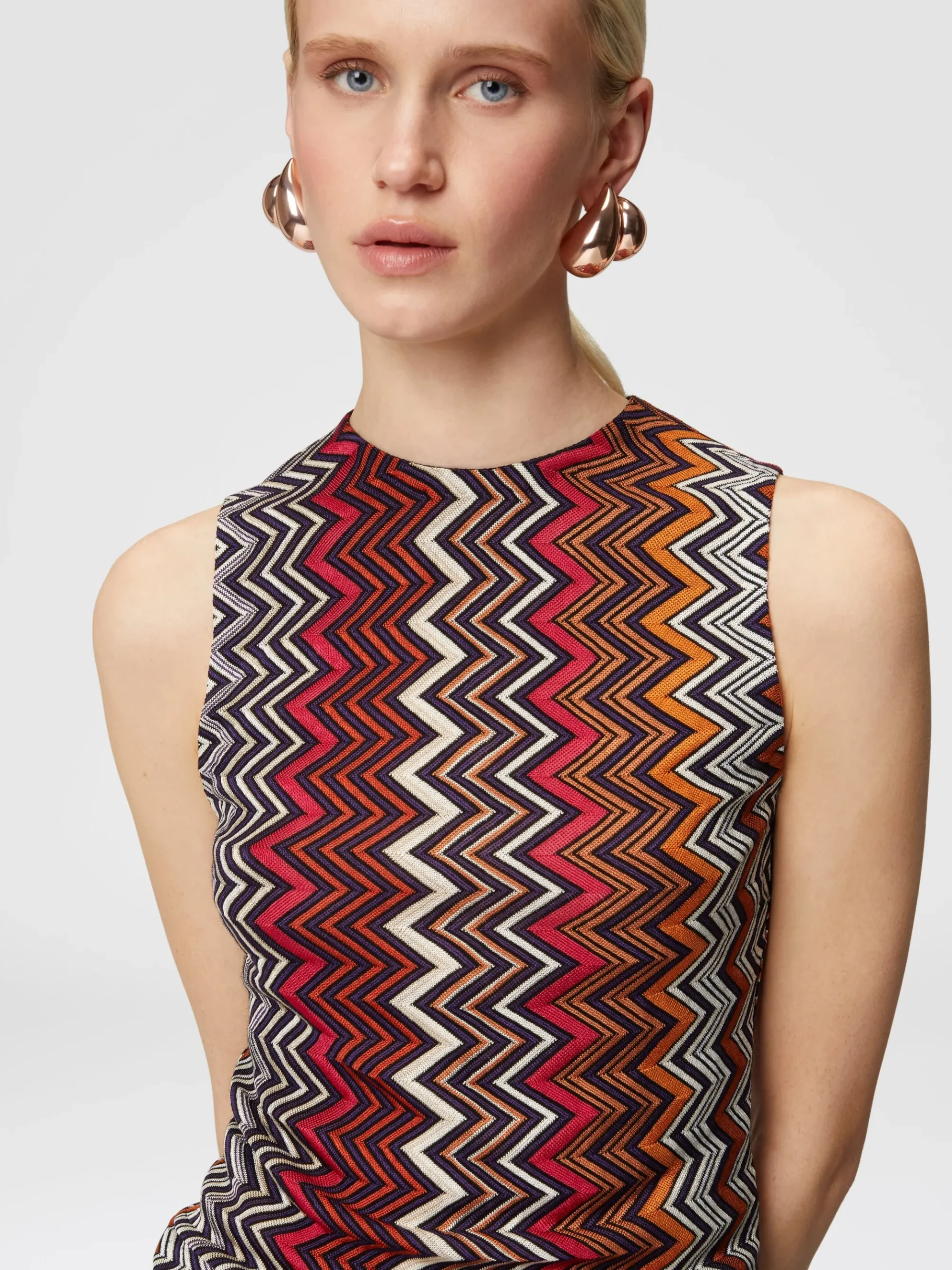 Sleeveless top in wool and zigzag viscose