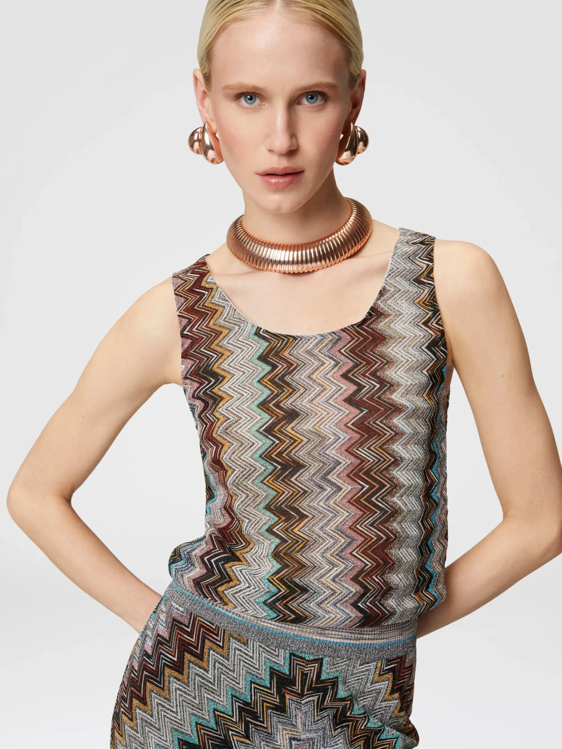 Sleeveless top with lamé slub zigzag motif