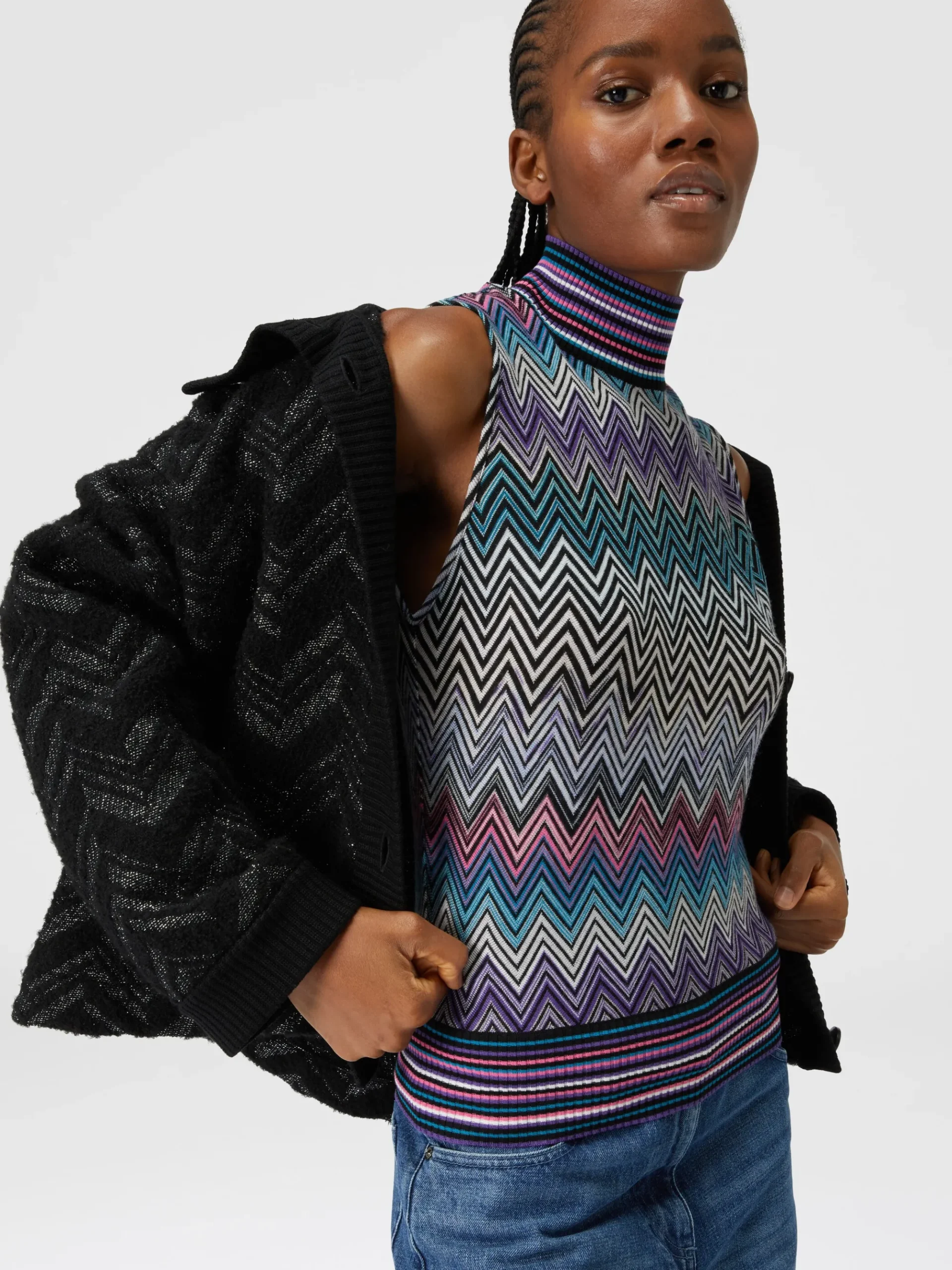 Sleeveless turtleneck top in zig zag wool