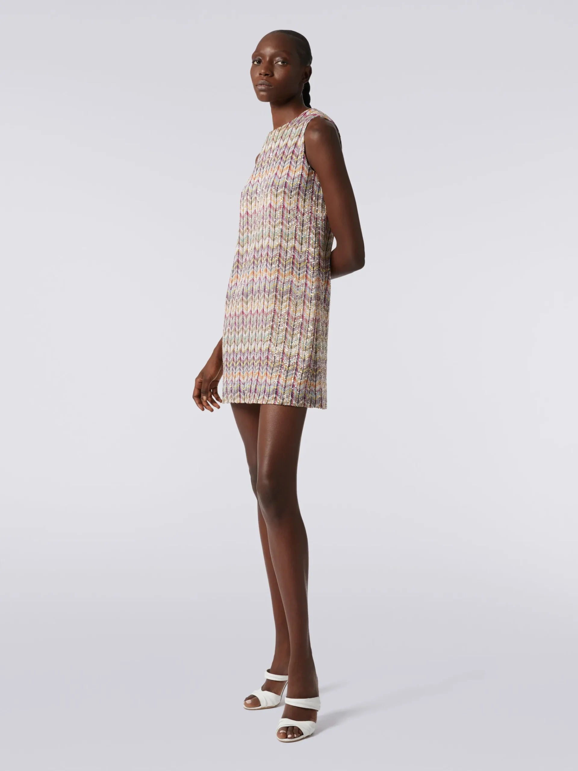 Sleeveless zigzag mini-dress with sequins