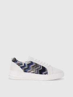 Sneakers with zigzag fabric insert