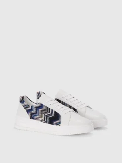 Sneakers with zigzag fabric insert
