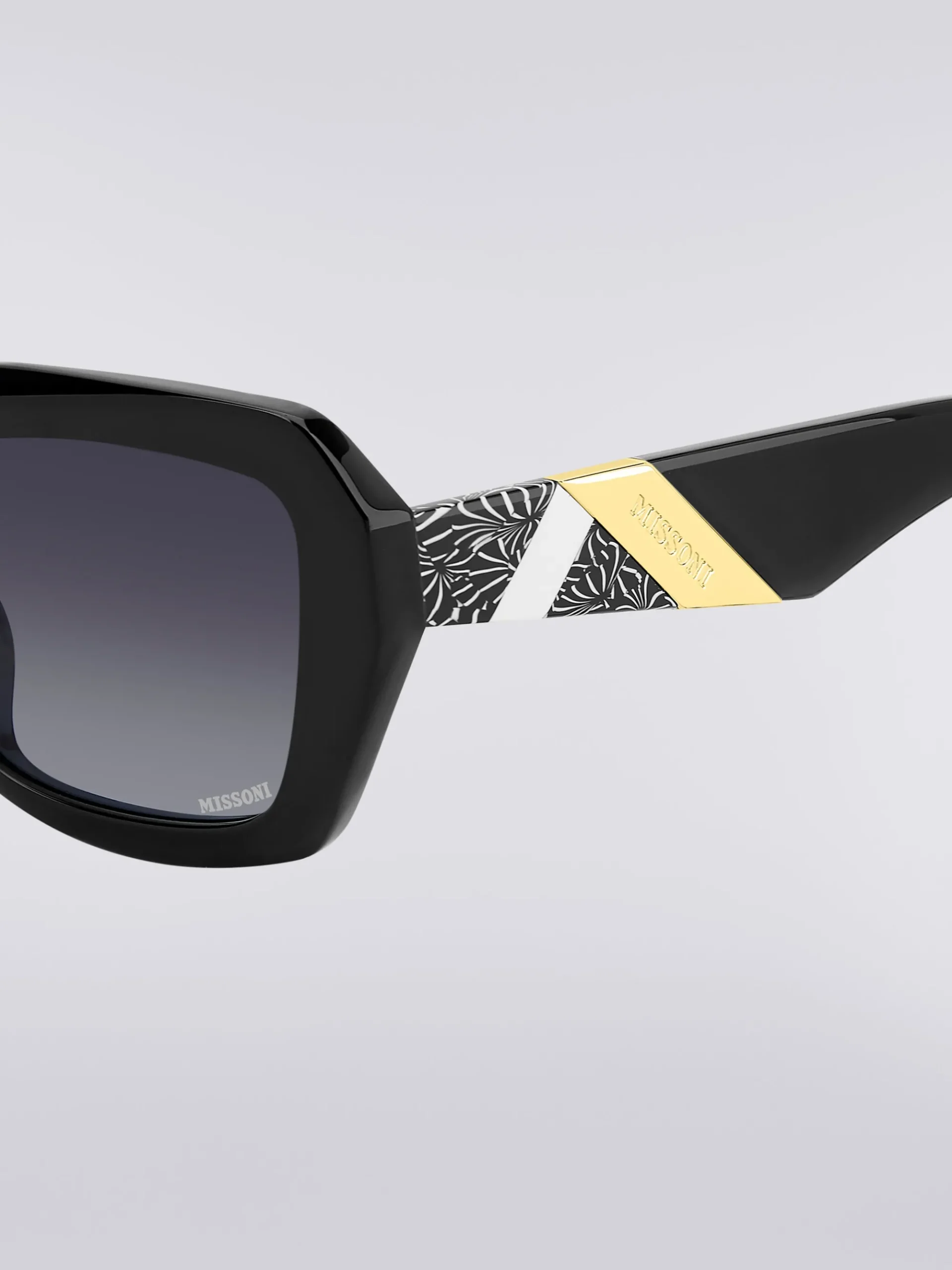 Square acetate sunglasses with a metal chain