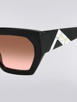 Square frame sunglasses with contrasting logo insert