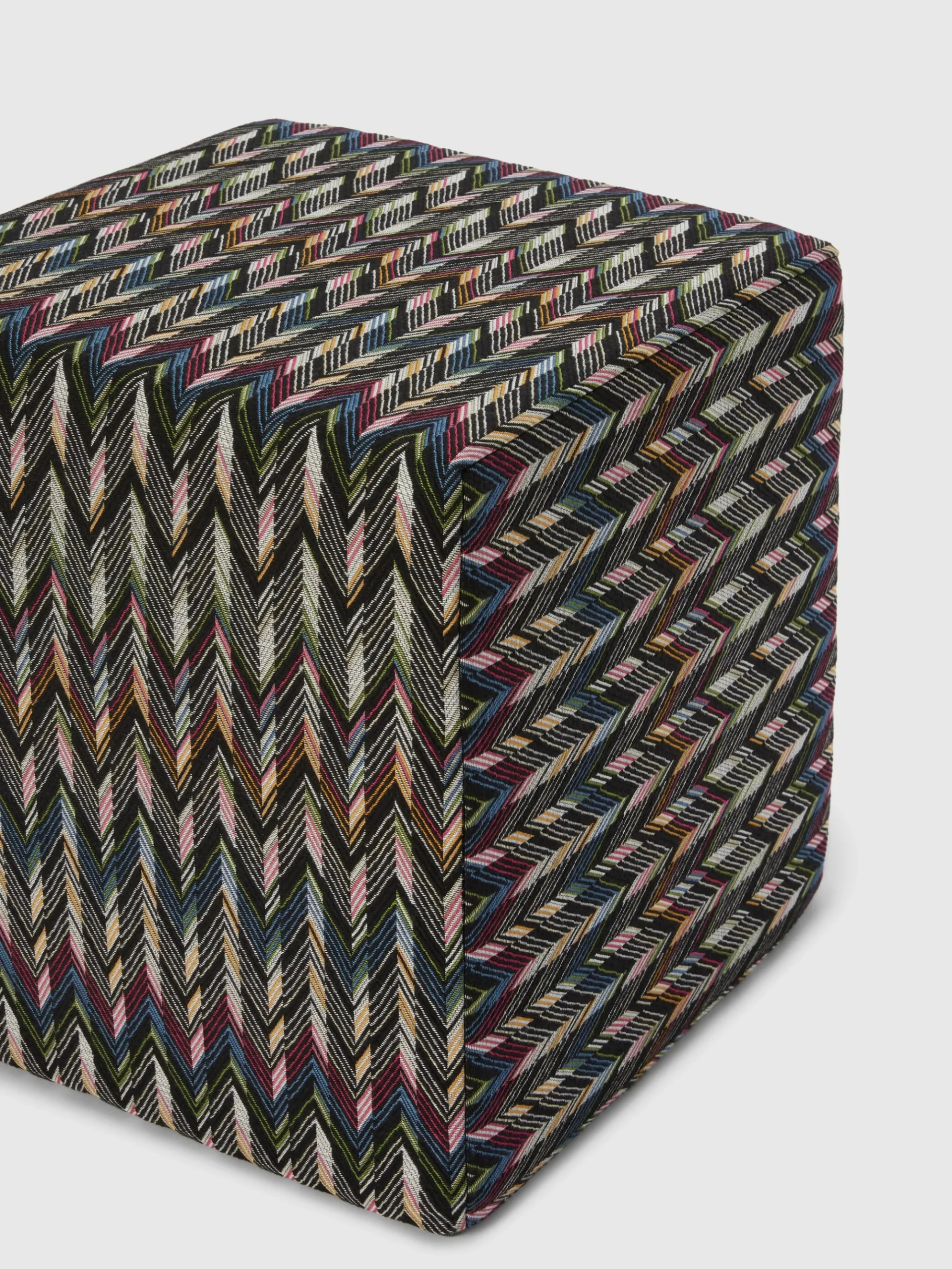 Stride cubic pouffe 40x40x40 cm