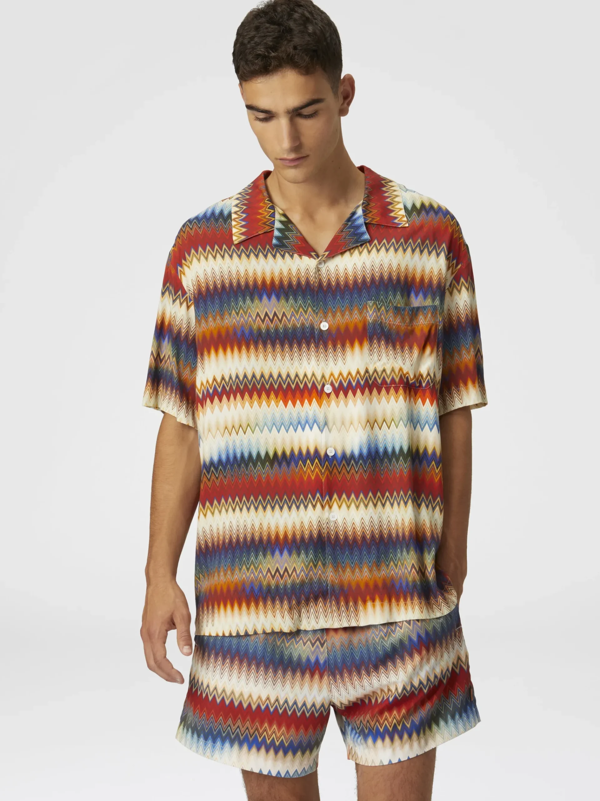 Swim shorts with gradient micro zigzag print