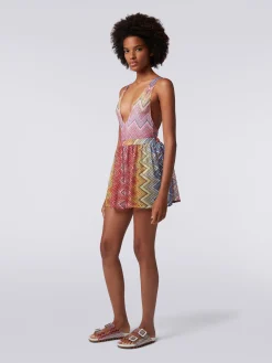 Swimming shorts in zigzag print fabric