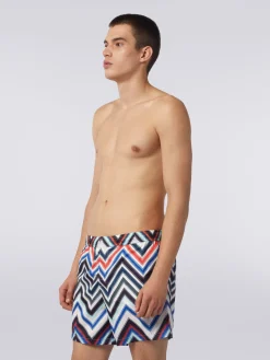 Swimming trunks in nylon with large gradated zigzag